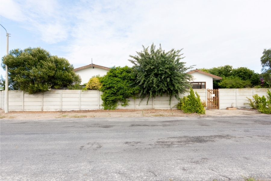 To Let 4 Bedroom Property for Rent in Dwarskersbos Western Cape